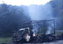 O maşină a luat foc, pe Dealul Bujorăscu