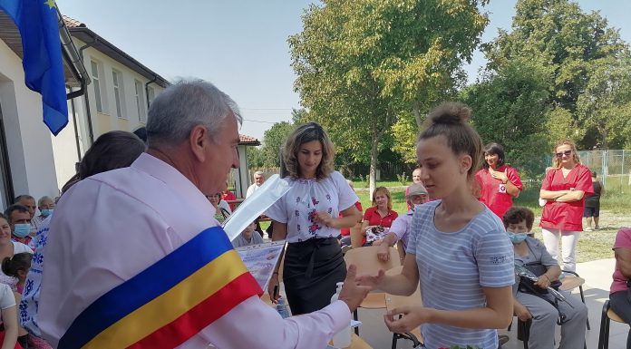 Dublă premiere la Scoarța: Tinerii la vârsta majoratului și cuplurile longevive!