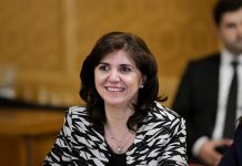 MEC va sprijini școlile care vor să aplice pentru achiziția de tablete școlare sau materiale sanitare