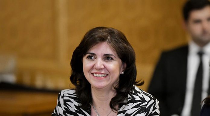 MEC va sprijini școlile care vor să aplice pentru achiziția de tablete școlare sau materiale sanitare