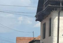 În an electoral, erorile sunt ignorate! – În cartierul târgujian Obreja se construiește și pe trotuar!