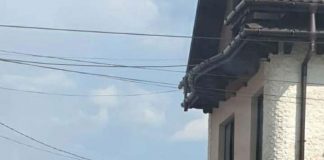 În an electoral, erorile sunt ignorate! – În cartierul târgujian Obreja se construiește și pe trotuar!