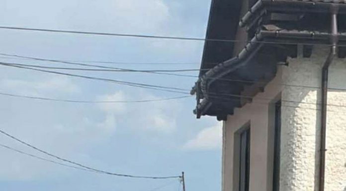 În an electoral, erorile sunt ignorate! – În cartierul târgujian Obreja se construiește și pe trotuar!