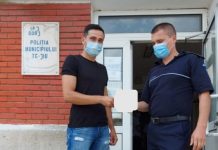 Bani găsiți pe stradă de un polițist de la Rutieră