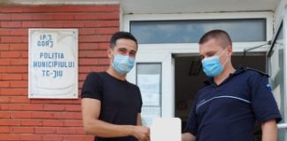 Bani găsiți pe stradă de un polițist de la Rutieră