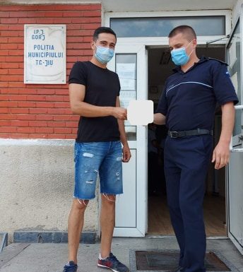 Bani găsiți pe stradă de un polițist de la Rutieră