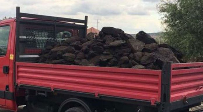 Două tone de cărbune fără acte, confiscate de polițiști