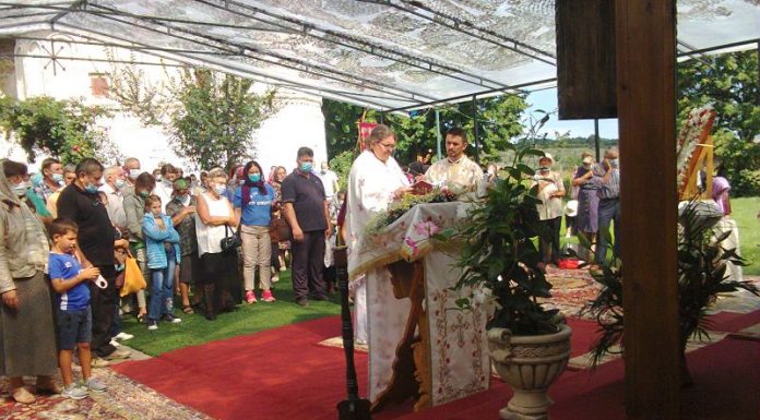 Sfântă Liturghie oficiată la Hramul «Tăierea capului Sf. Ioan Botezătorul», de la Mănăstirea «Cămărăşeasca», Oraşul Târgu-Cărbuneşti, Gorj ,,Sfântul Ioan Botezătorul a fost învrednicit de Dumnezeu să-i boteze pe oameni cu Botezul pocăinţei”!