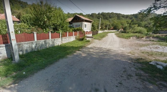 Vin alegerile, vine și asfaltul în comuna cu un singur kilometru de drum reabilitat
