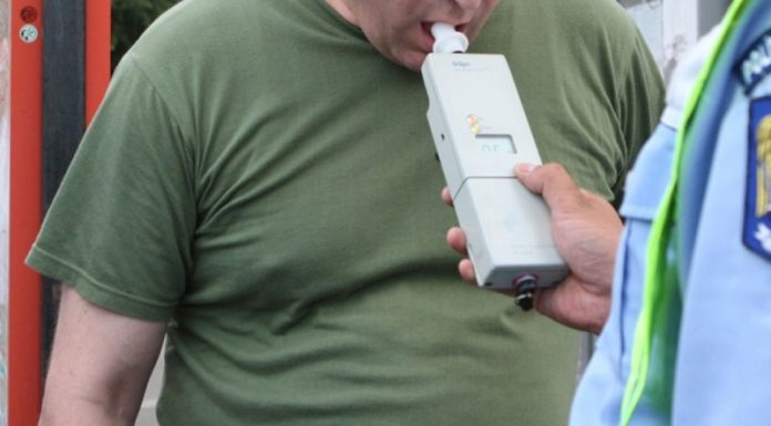 S-au urcat la volan, deși au consumat băuturi alcoolice