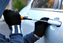 Minori reținuți pentru furturi din autoturisme