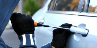 Minori reținuți pentru furturi din autoturisme