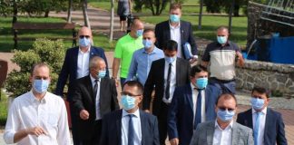 Și-a depus candidatura pentru cel de-al doilea mandat