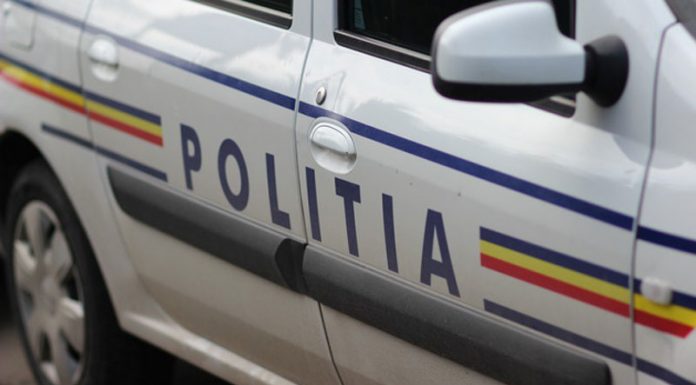 Femeie lovită de o adolescentă, pe stradă