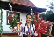 Elevă a Școlii Populare de Artă din Târgu-Jiu, pe podiumul unui concurs național