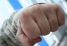 Bărbat din Bustuchin, bătut de propriul fiu