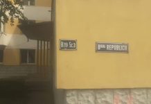 Locatarii unui bloc din Târgu Jiu cer, de patru luni, o bancă!