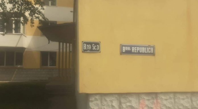 Locatarii unui bloc din Târgu Jiu cer, de patru luni, o bancă!