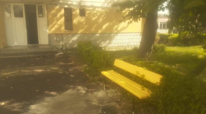 Primăria Târgu Jiu a adus banca cerută de cetățenii de pe Republicii!