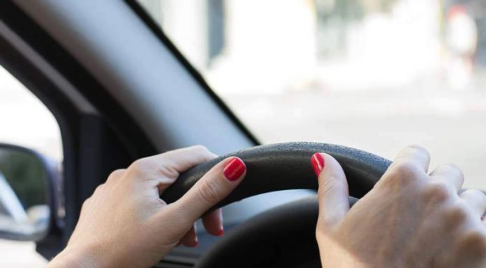 Tânără prinsă la volan, fără permis