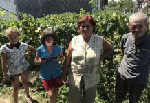 Tabletele împărțite copiilor la Turburea, aproape nefuncționale!