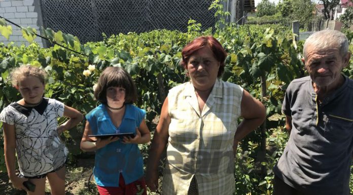 Tabletele împărțite copiilor la Turburea, aproape nefuncționale!