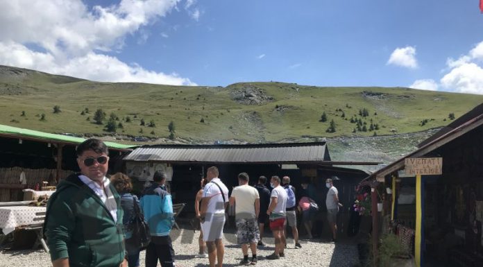 Aglomerație pe Transalpina, coadă la bulzul de la stâna Ștefanu!