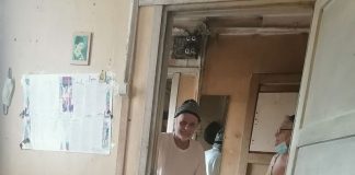 La limita subzistenței! Doi septuagenari, chiriași într-o baracă din Târgu-Jiu, trăiesc dintr-o pensie de 1000 de lei