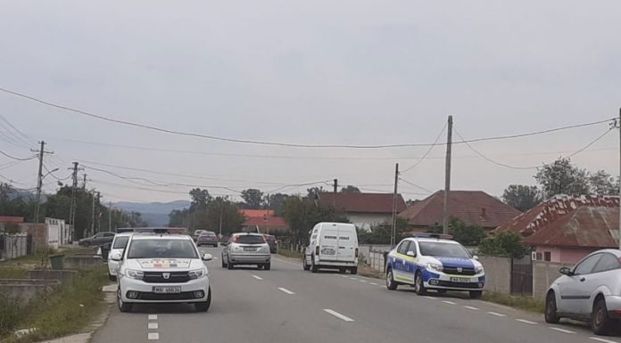 Bărbat mort, după ce s-a prăbușit în gol de pe acoperișul unei case