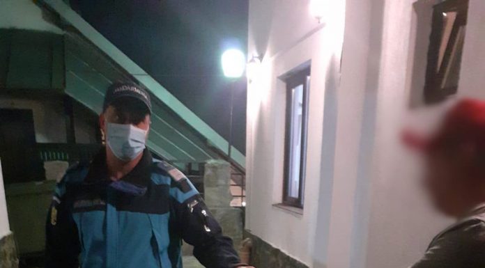 Un turist din Brașov, aflat la Rânca, a găsit un portofel cu bani și carduri