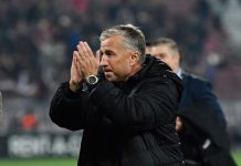 Petrescu laudă liderul la zi: Se pare că nimeni nu poate să îi oprească