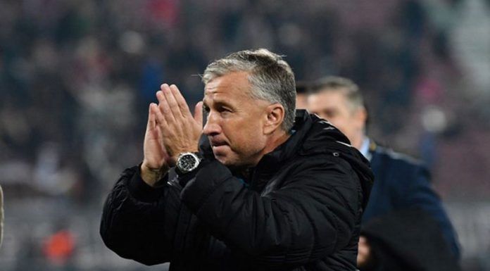 Petrescu laudă liderul la zi: Se pare că nimeni nu poate să îi oprească