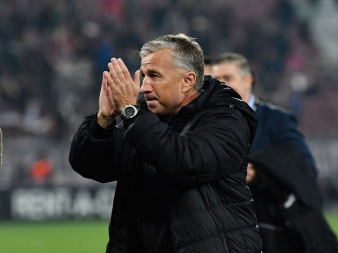 Petrescu laudă liderul la zi: Se pare că nimeni nu poate să îi oprească