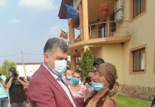 Ciolacu, șeful PSD, surprins de întâlnirea cu mătușa sa din Bălești!