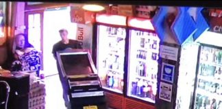 A furat „păcănelele” de față cu clienții din bar!