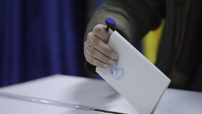 Circa 300.000 de gorjeni votează la parlamentare