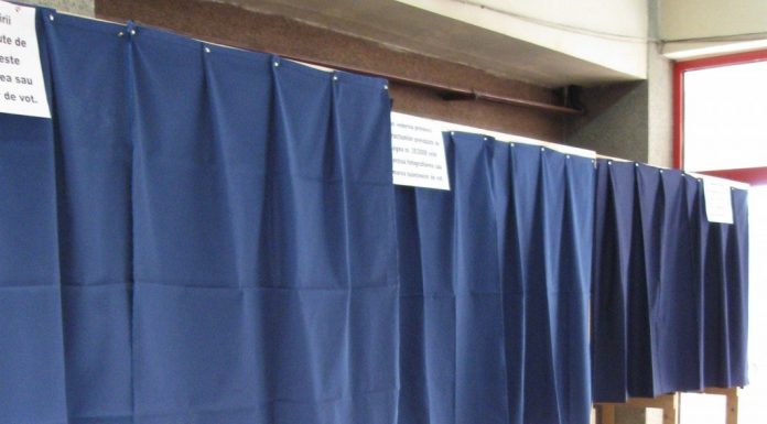 Cabine de vot special amenajate pentru alegătorii cu stare febrilă