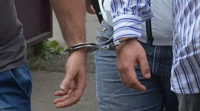 Doi bărbați din Fărcășești, REȚINUȚI, după ce au bătut un tânăr din Rovinari