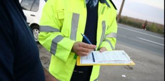 Prins la volan cu permisul suspendat