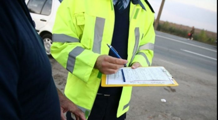 Prins la volan cu permisul suspendat