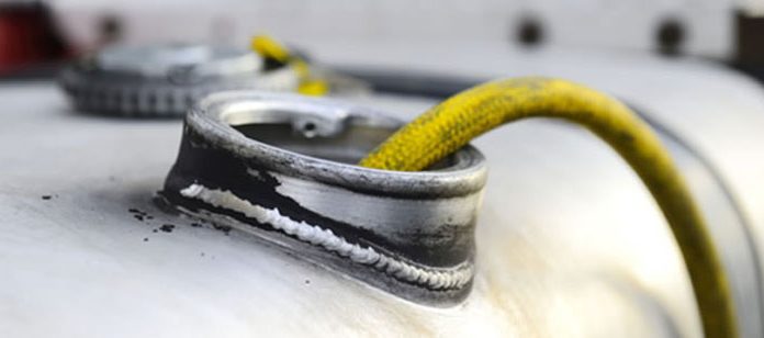 S-a ales cu dosar penal, după ce a furat combustibil