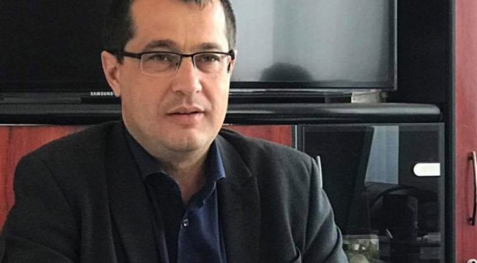 Primarul Jianu, suspendat 14 zile din activitate, a întrunit Consiliul Local în ședință de îndată