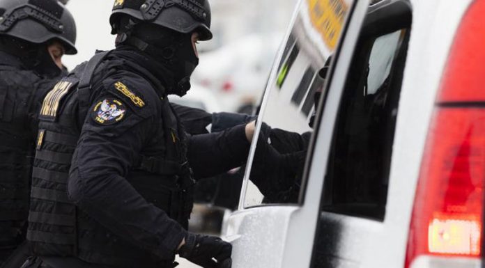 Percheziții la Motru