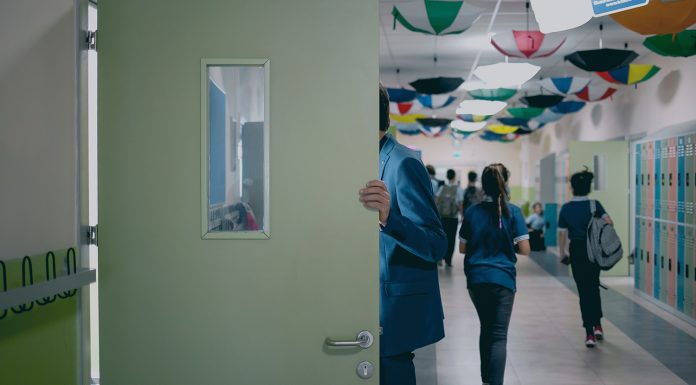 Se caută mentori pentru licee