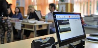 Vineri se stabilesc operatorii de calculator pentru alegerile locale