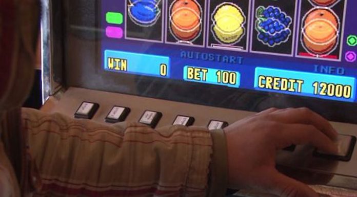 În arest, după ce a distrus un aparat de jocuri de noroc