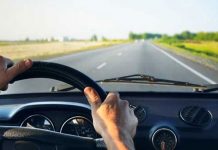 Tânăr fără permis, lăsat să conducă chiar de tatăl său