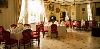 Ponta: Au deschis restaurantele doar pentru alegeri