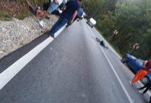 La spital, după ce au fost aruncați de pe motocicletă de un autoturism
