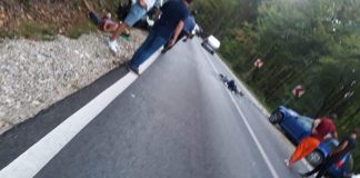 La spital, după ce au fost aruncați de pe motocicletă de un autoturism